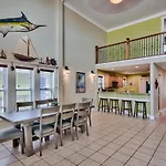 Sandy Bottoms - Fabulous West End House Hot Tub!