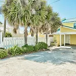 A View To Sea! West End! Sleeps 12! Hot Tub!