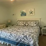 Sunny Daze, Desirable Kid Friendly Resort, 3 Minute Walk To The Beach, Resort Beachside Pool & Restaurant