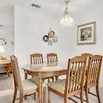 Lyndell Beach Cottage
