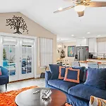 Pet Friendly Beach House - Paradise On Palm By Panhandle Getaways