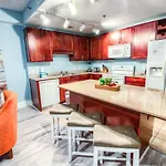 Laketown Wharf Resort 416 By Aneliya