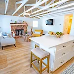 Conch Cottage