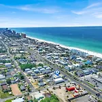 Dog Friendly 2 Bedroom Townhome With Hot Tub And Walking Distance To Beach