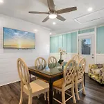 Charming Beach House! Just Steps From The Beach! Sleeps 8! By Dolce Vita Getaways