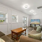 Charming Beach House! Just Steps From The Beach! Sleeps 8! By Dolce Vita Getaways