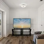 Charming Beach House! Just Steps From The Beach! Sleeps 8! By Dolce Vita Getaways