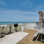 Ocean Reef 1106 - Lazy Daze