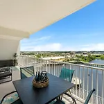 Laketown Wharf 0628