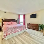 Pelican Walk 601