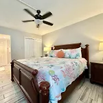 Pelican Walk 506