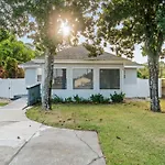 Beach House - Barefoot House By Panhandle Getaways
