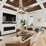 213 Sandyshore Shore To Please 6 Bedroom 6Ba Steps From The Beach