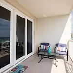 Laketown Wharf - 810