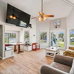 2340 Grand Oaks Ln Home