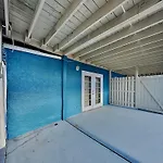 Pc Beach Retreat D