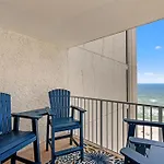 Coastal Hideaway: Cozy Beachfront Studio - Sleeps 4 With Stunning Views!