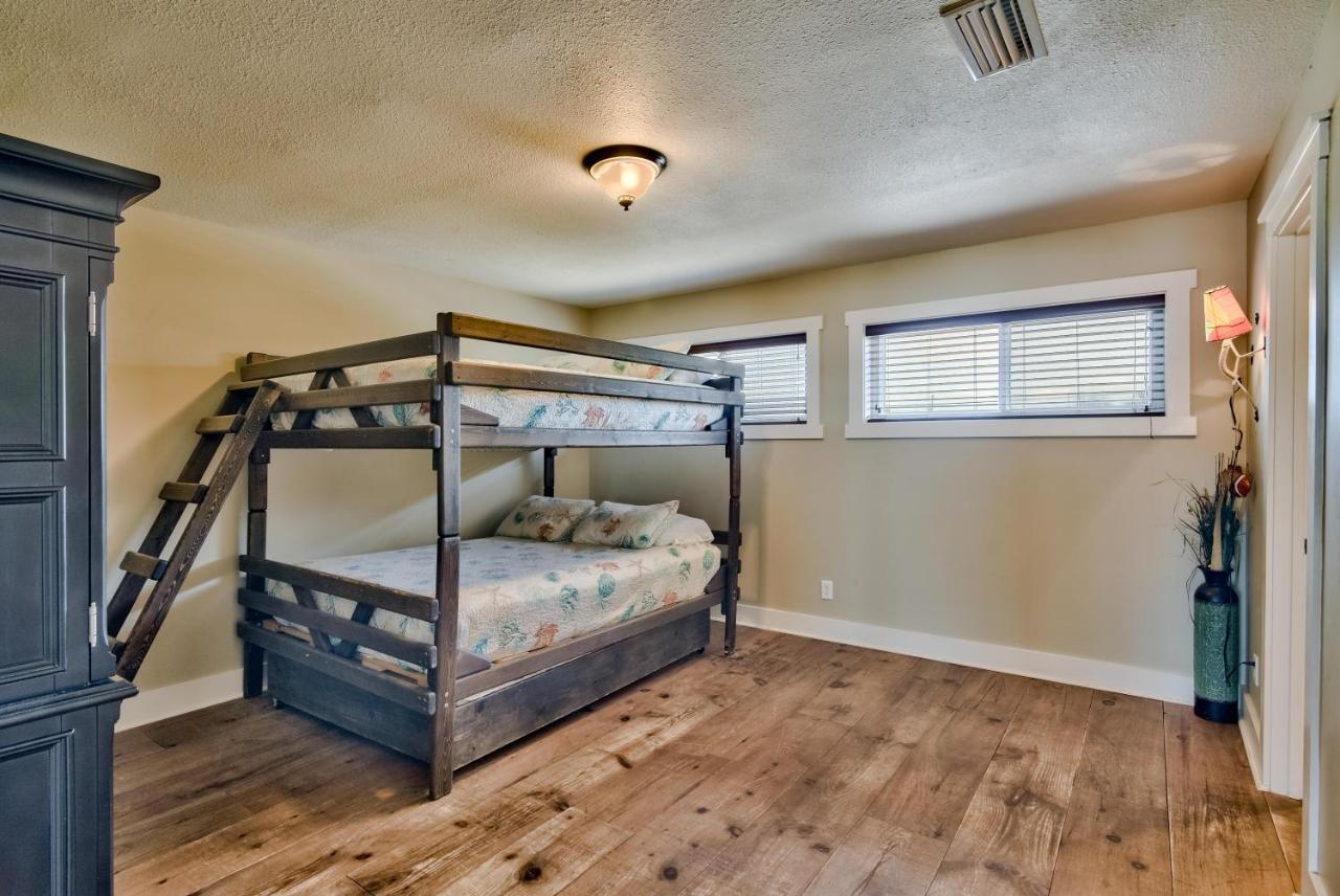Sandy Bottoms - Fabulous West End House Hot Tub! *