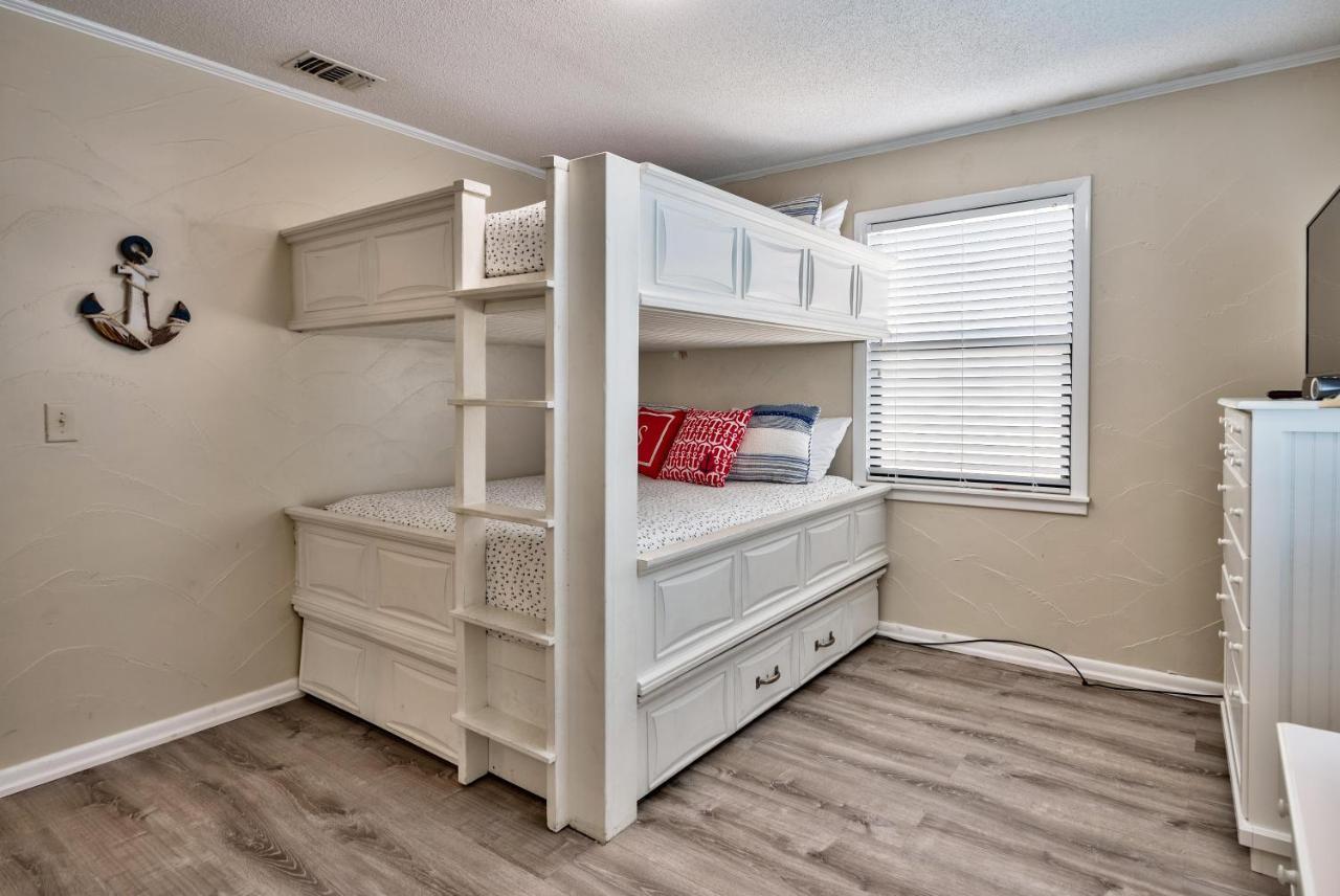 A View To Sea! West End! Sleeps 12! Hot Tub! *