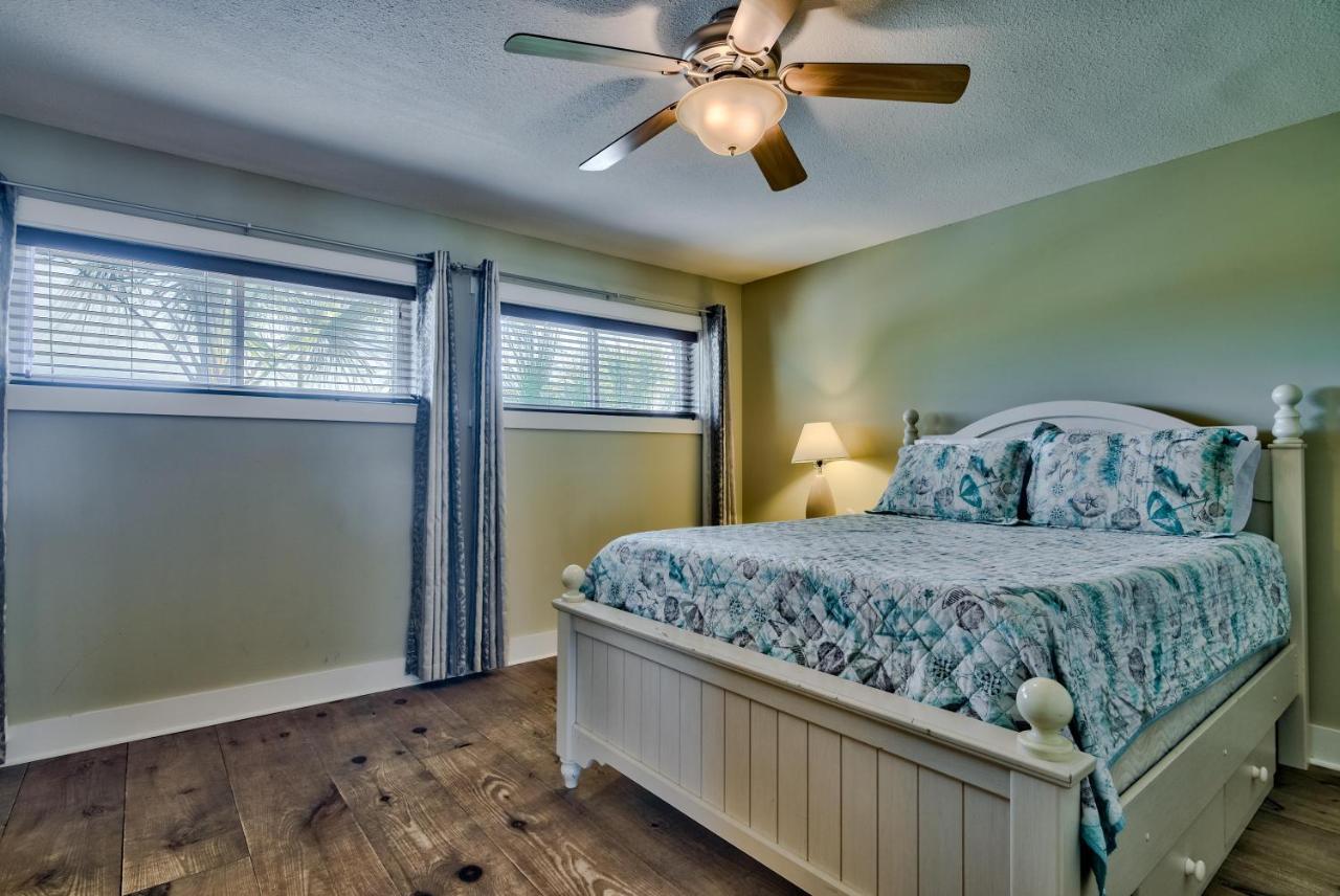 Sandy Bottoms - Fabulous West End House Hot Tub! *