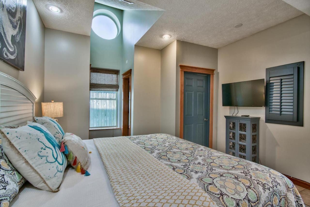 Beachcomber - Beachfront With Pool And Hot Tub - On The Beach!