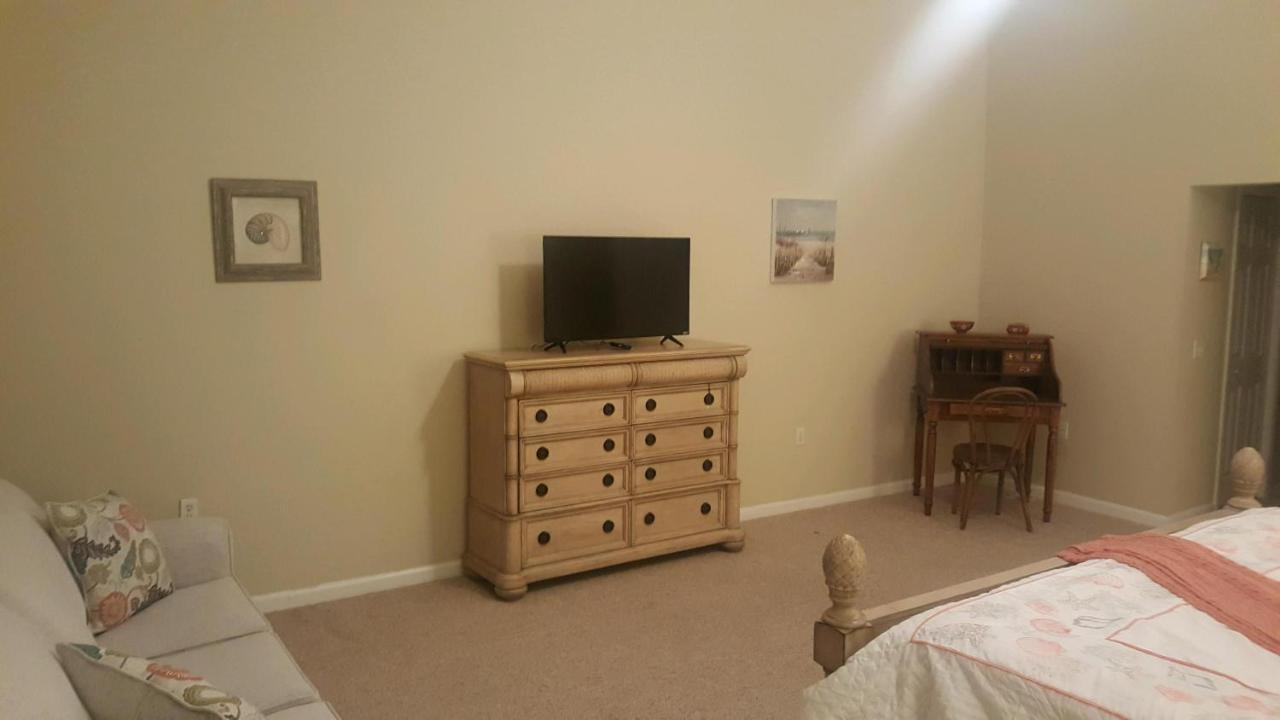 Pugsys Paradise Sleeps 10! * Panama City Beach