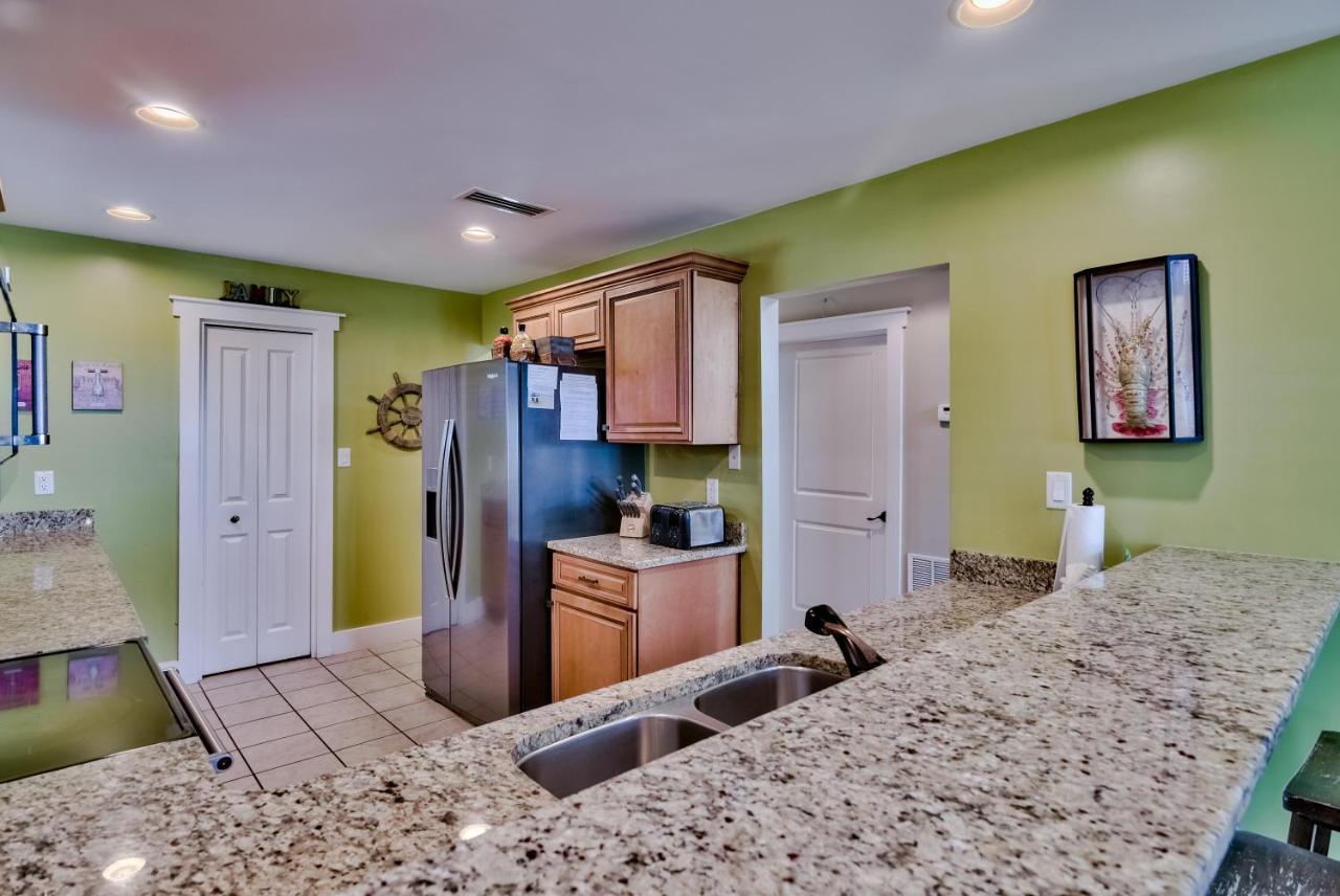 Sandy Bottoms - Fabulous West End House Hot Tub! *