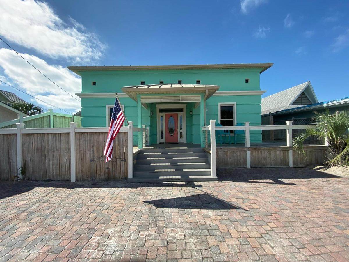 Holiday home Beachcomber - Beachfront With Pool And Hot Tub - On The Beach!
