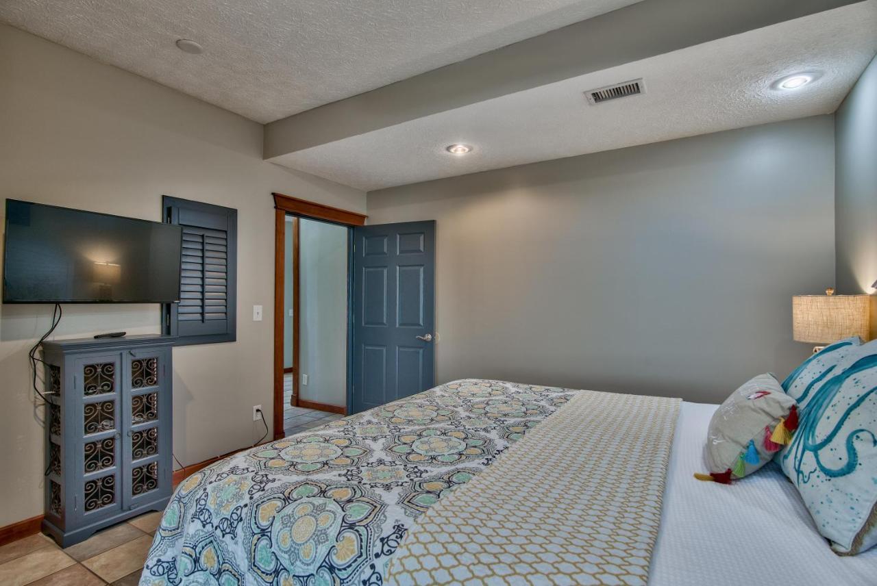Beachcomber - Beachfront With Pool And Hot Tub - On The Beach!