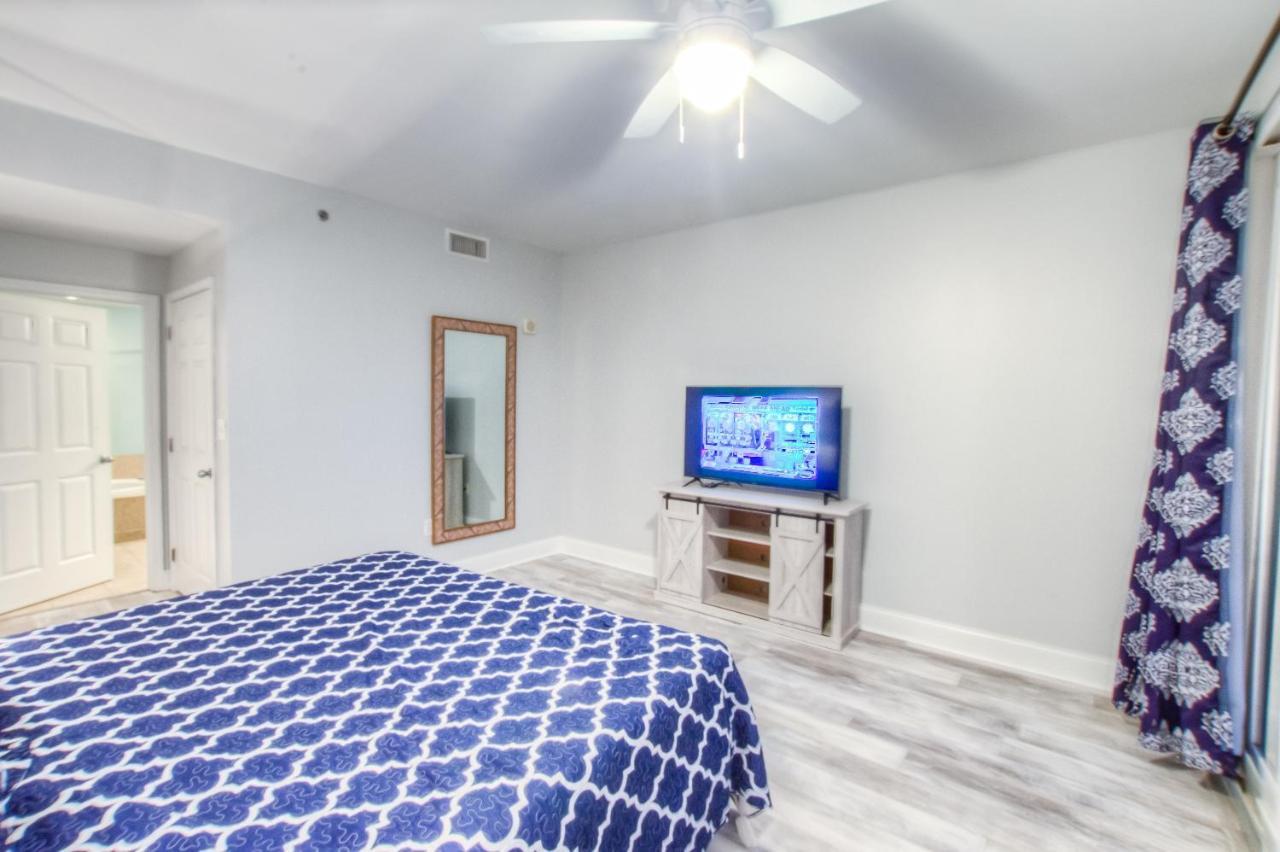 Brand New!laketown Wharf 233! Beautiful 3 Bd, Great Amenities, And Great Location *