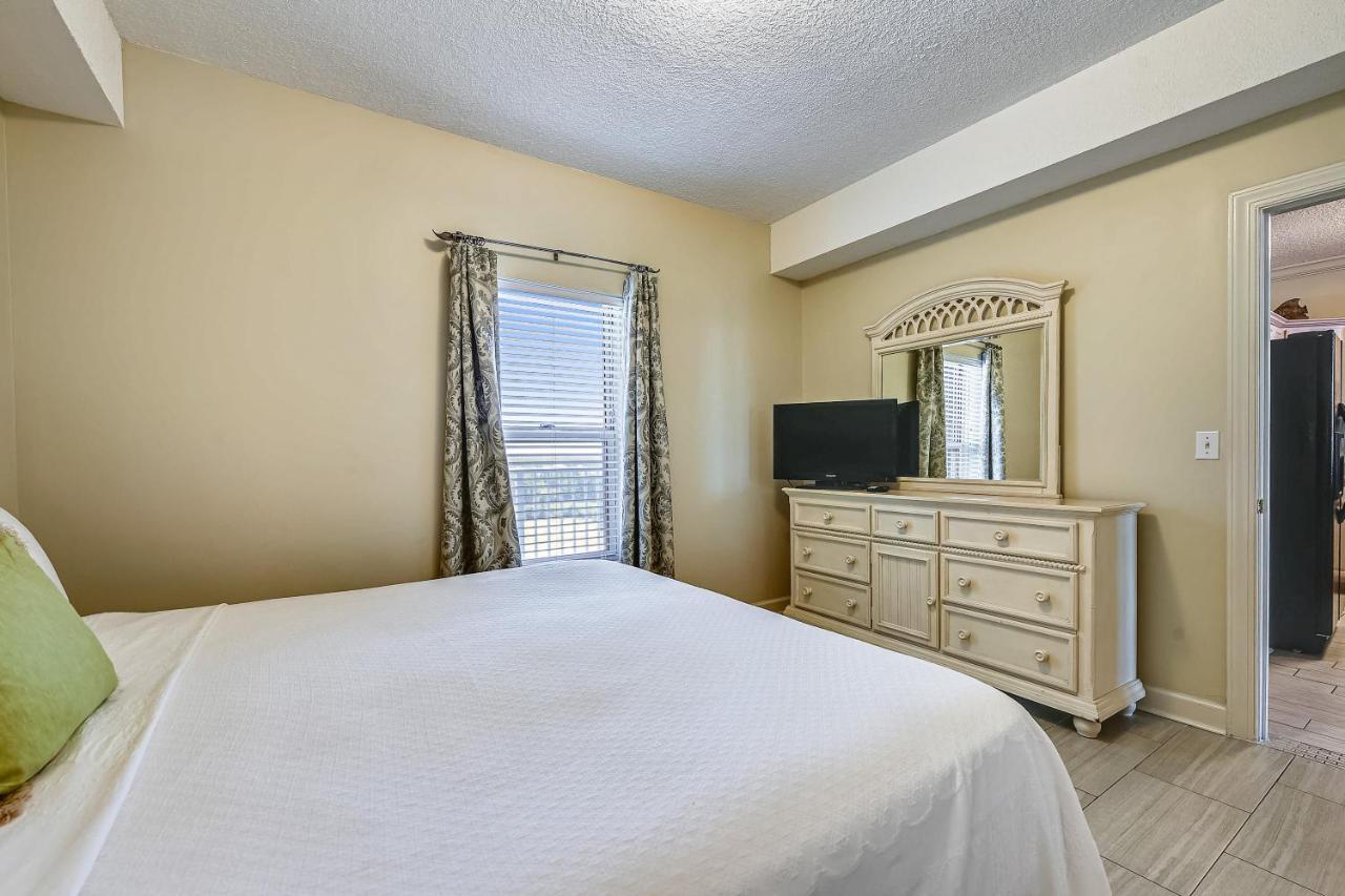Twin Palms #1404 By Book That