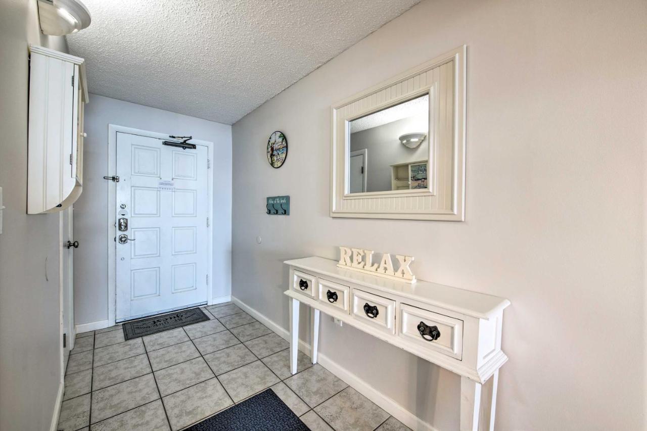 Beachfront Pcb Escape With Free Chair Services Apartment