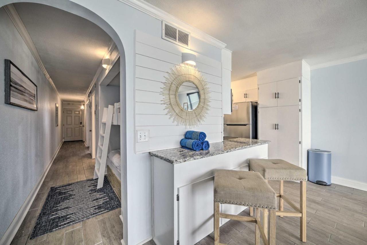Beachfront With Access To Pools! Apartment