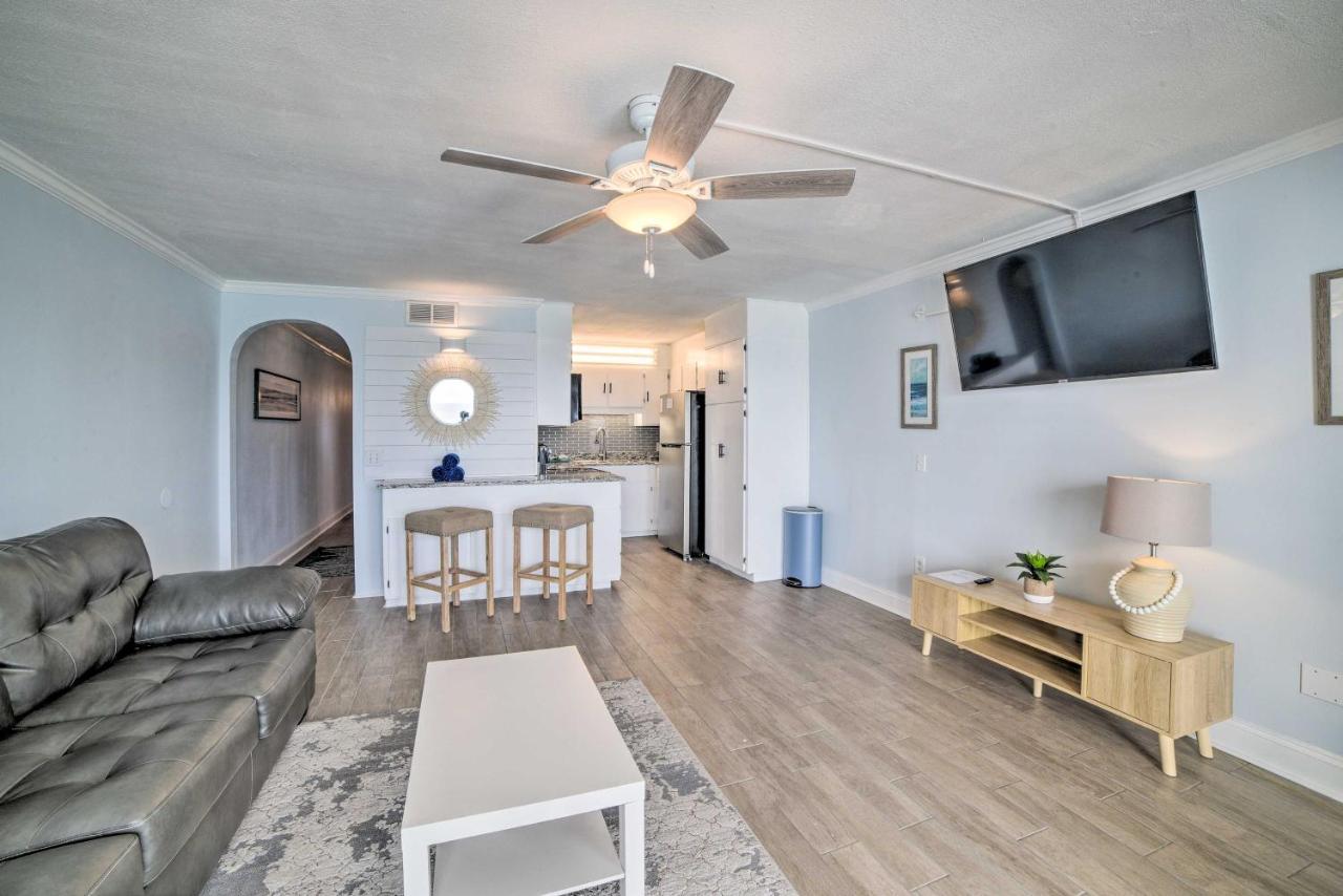 Beachfront With Access To Pools!