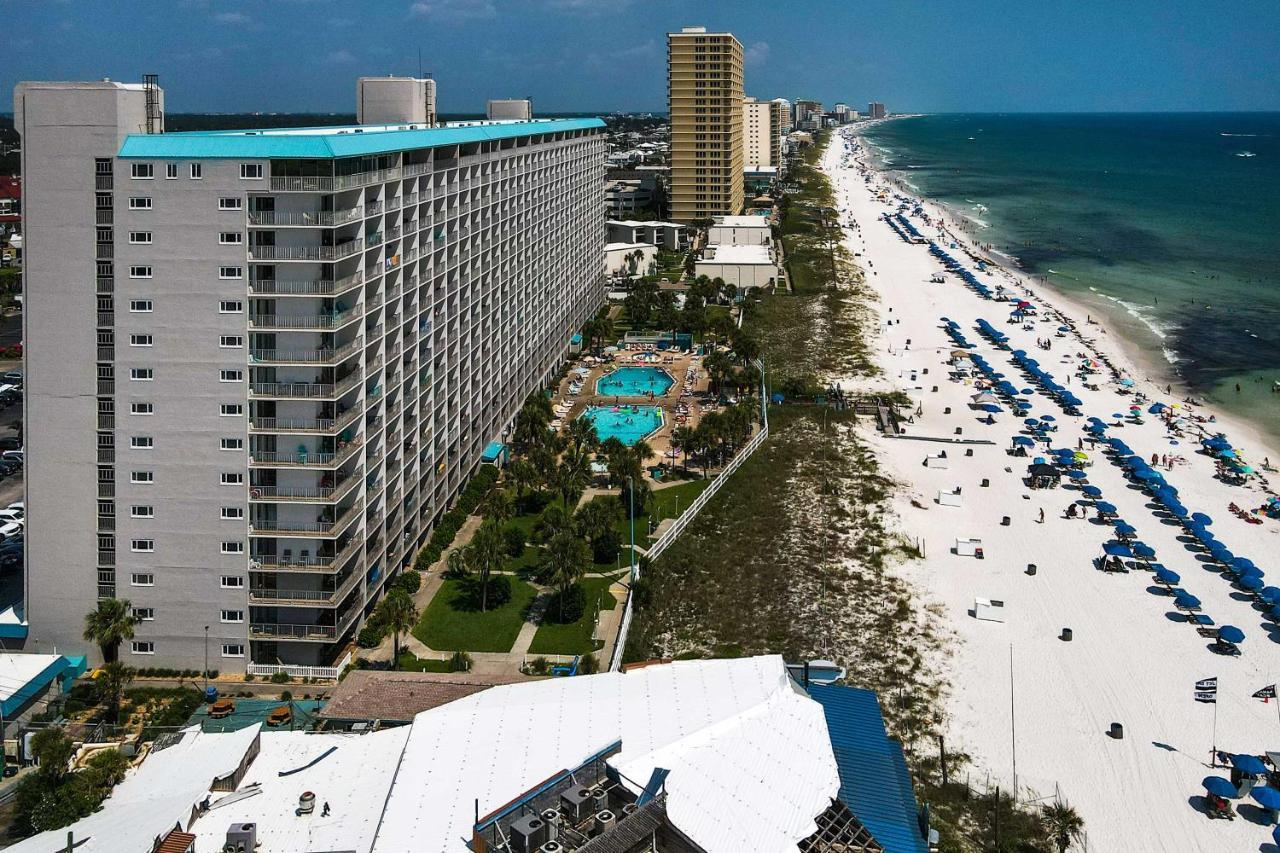 Beachfront With Access To Pools! *