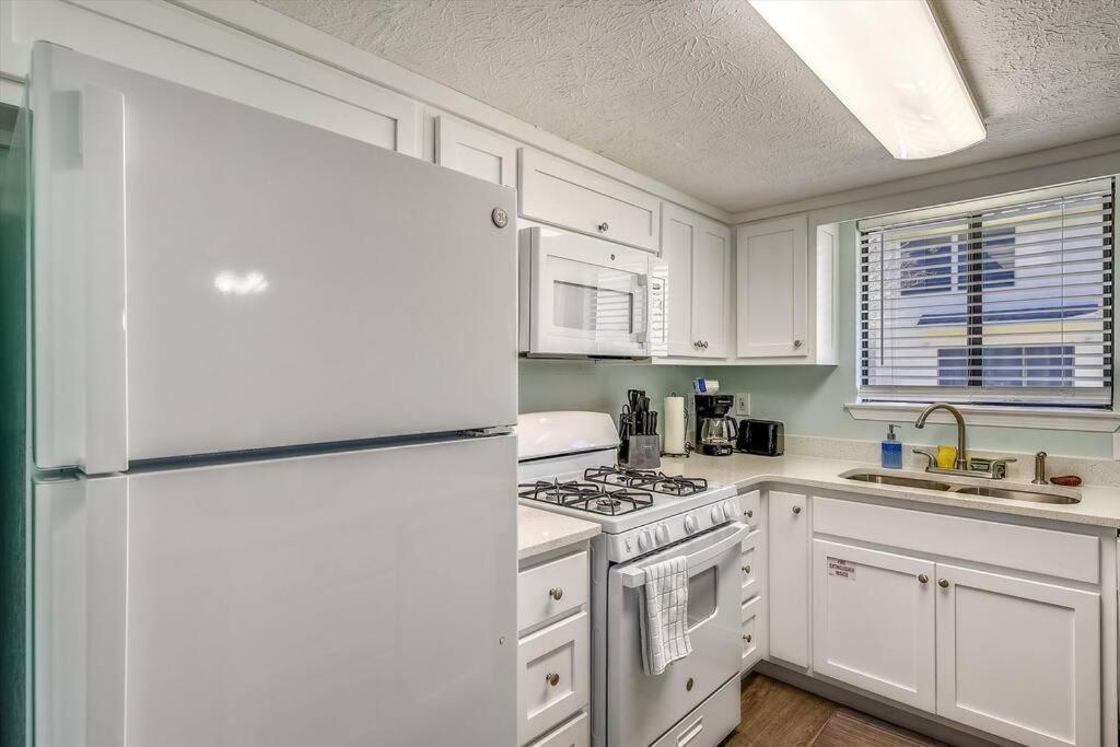 Cozy 2br 1,5ba At Gulf Highlands - 5 Min Walk To Beach! With 11 Pools! Holiday home *