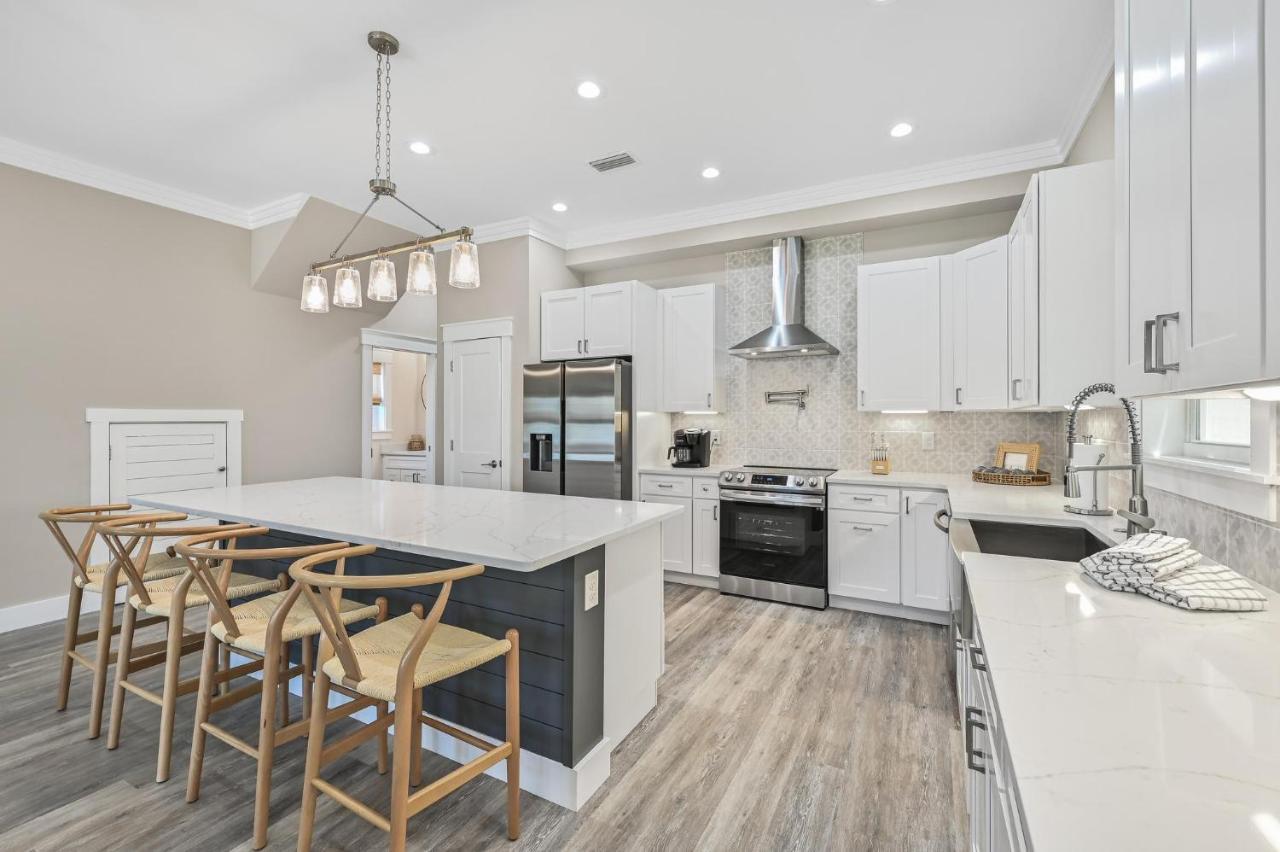 Holiday home Haven - Brand New - Private Pool- Just 300 Feet From The Beach! *