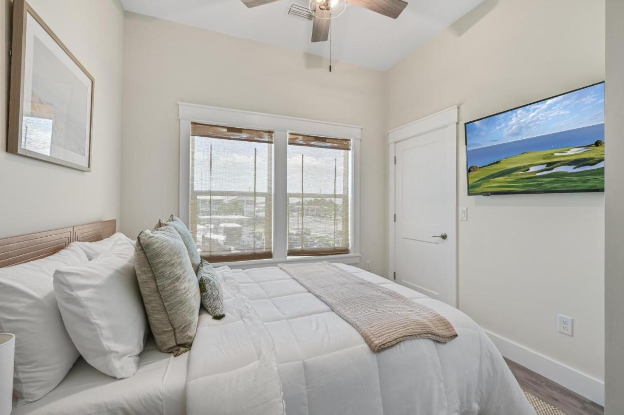 Holiday home Haven - Brand New - Private Pool- Just 300 Feet From The Beach!