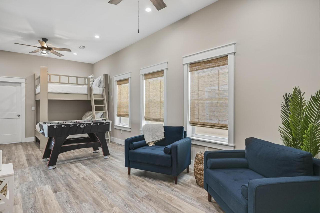 Holiday home Haven - Brand New - Private Pool- Just 300 Feet From The Beach!