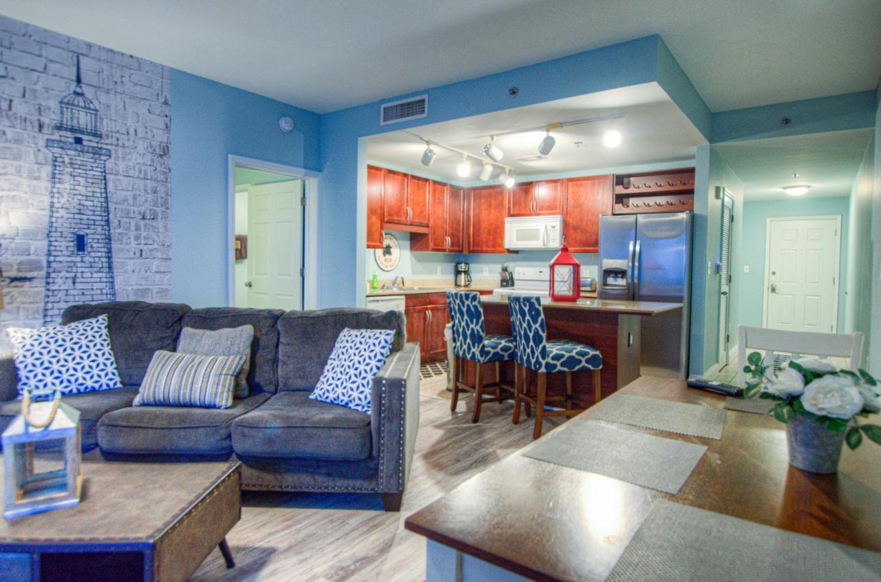 Laketown Wharf 831 By Aneliya