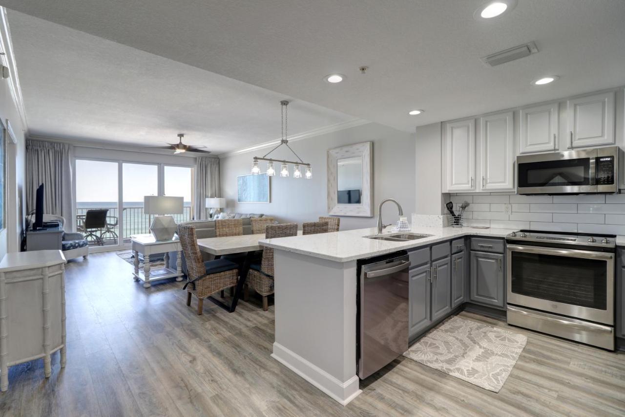 Gulf Front Master Suite! Directly On The Beach! 3 Bedroom / 2 Ba! Sleeps 8! Holiday home