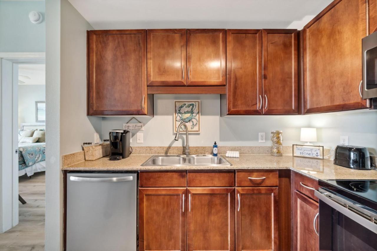 Sapphire Sea At Laketown Wharf #1122 By Nautical Vacation Panama City Beach
