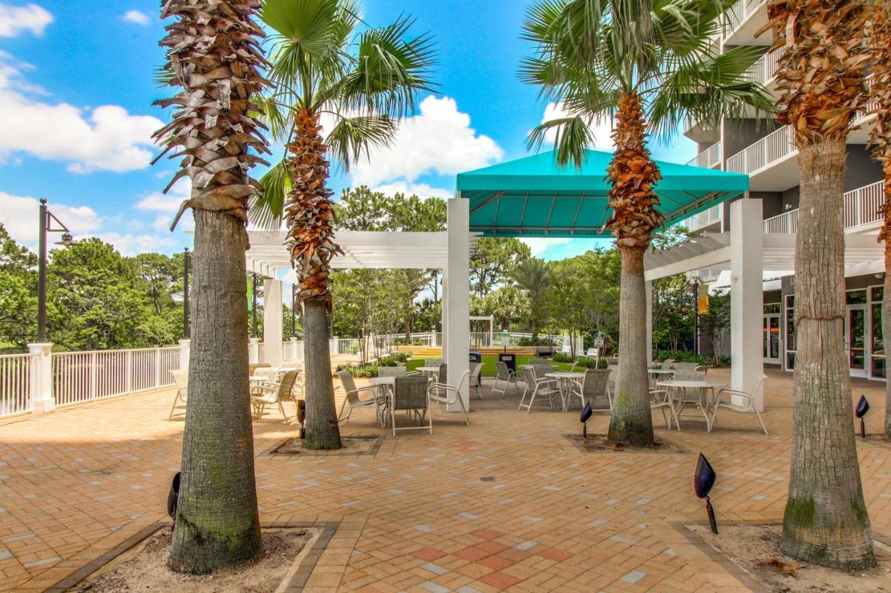 Laketown Wharf 933