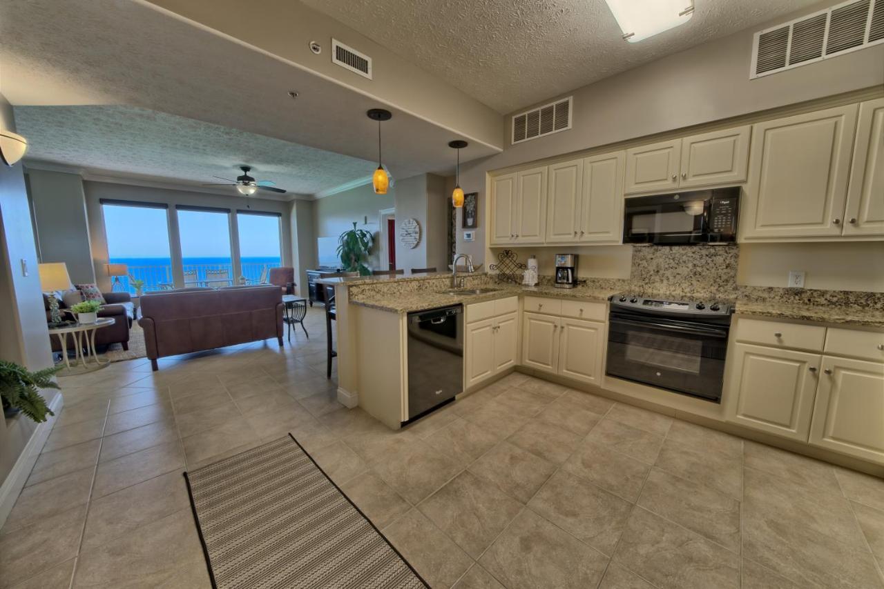 Luxurious High-rise With Spacious Balcony Facing The Ocean - Unit 1805 Apartment