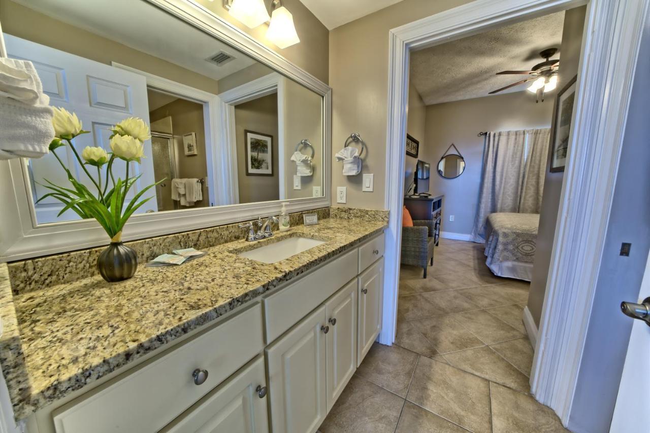 Luxurious High-rise With Spacious Balcony Facing The Ocean - Unit 1805 Apartment