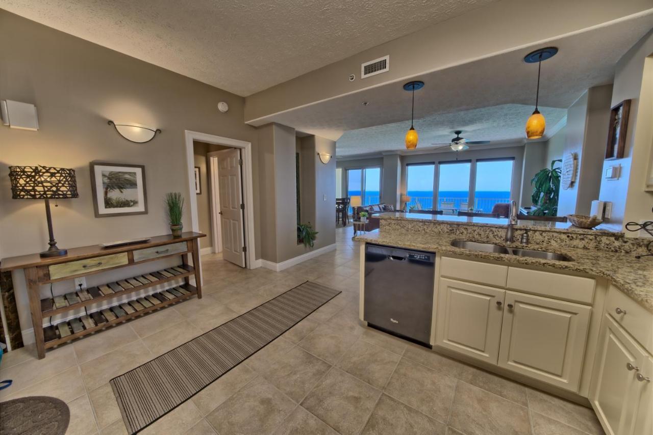 Luxurious High-rise With Spacious Balcony Facing The Ocean - Unit 1805 Apartment