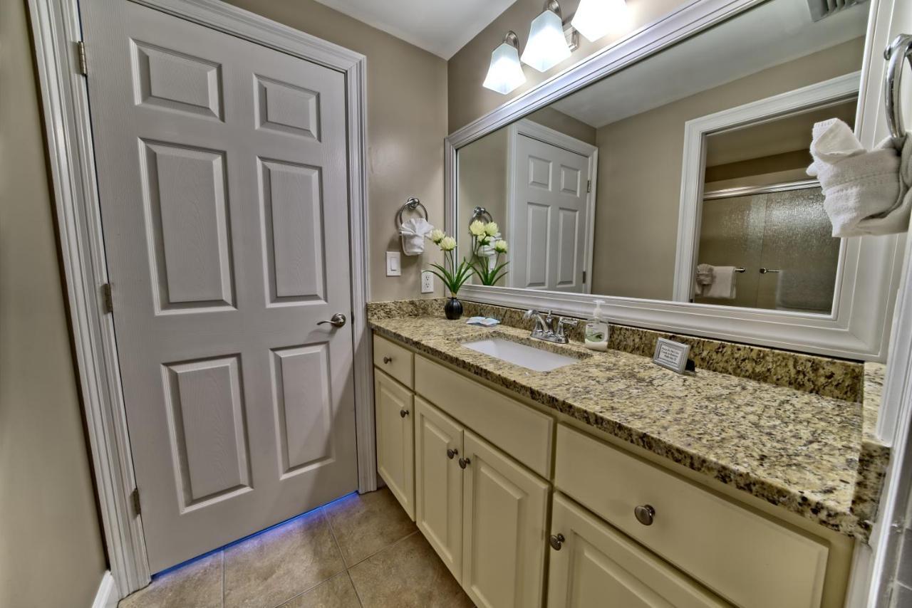 Luxurious High-rise With Spacious Balcony Facing The Ocean - Unit 1805 *