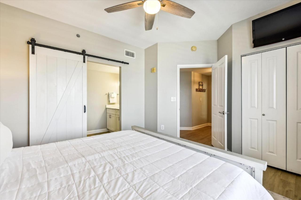 Shores Of Panama 2028 - Luxurious Gulf-front 3 Bedroom 3 Bath Sleeps 10 Apartment Panama City Beach