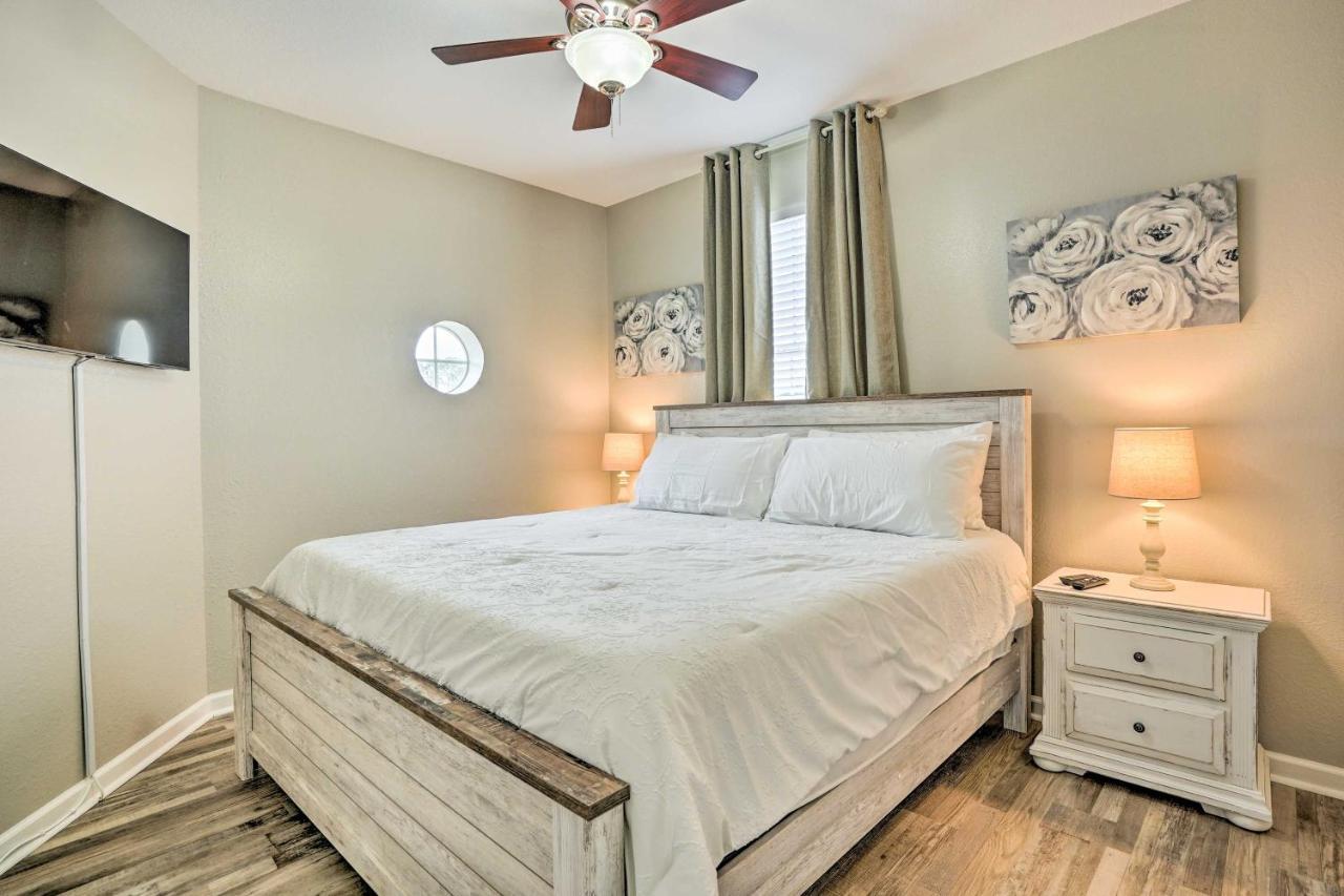 Panama With Pool Oasis! Holiday home Panama City Beach