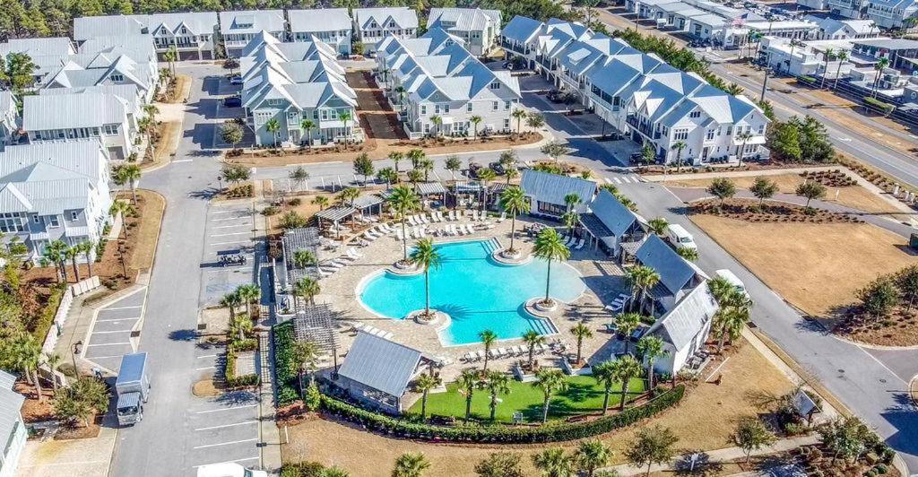 Prominence 30a - Lucky Old Sun Holiday home